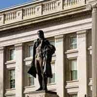 US-treasury-Statue_of_Alexander_Hamilton